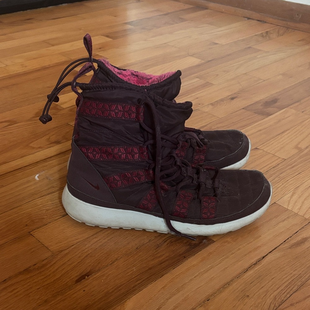 Nike Women's Burgundy Winter Sneaker Boots